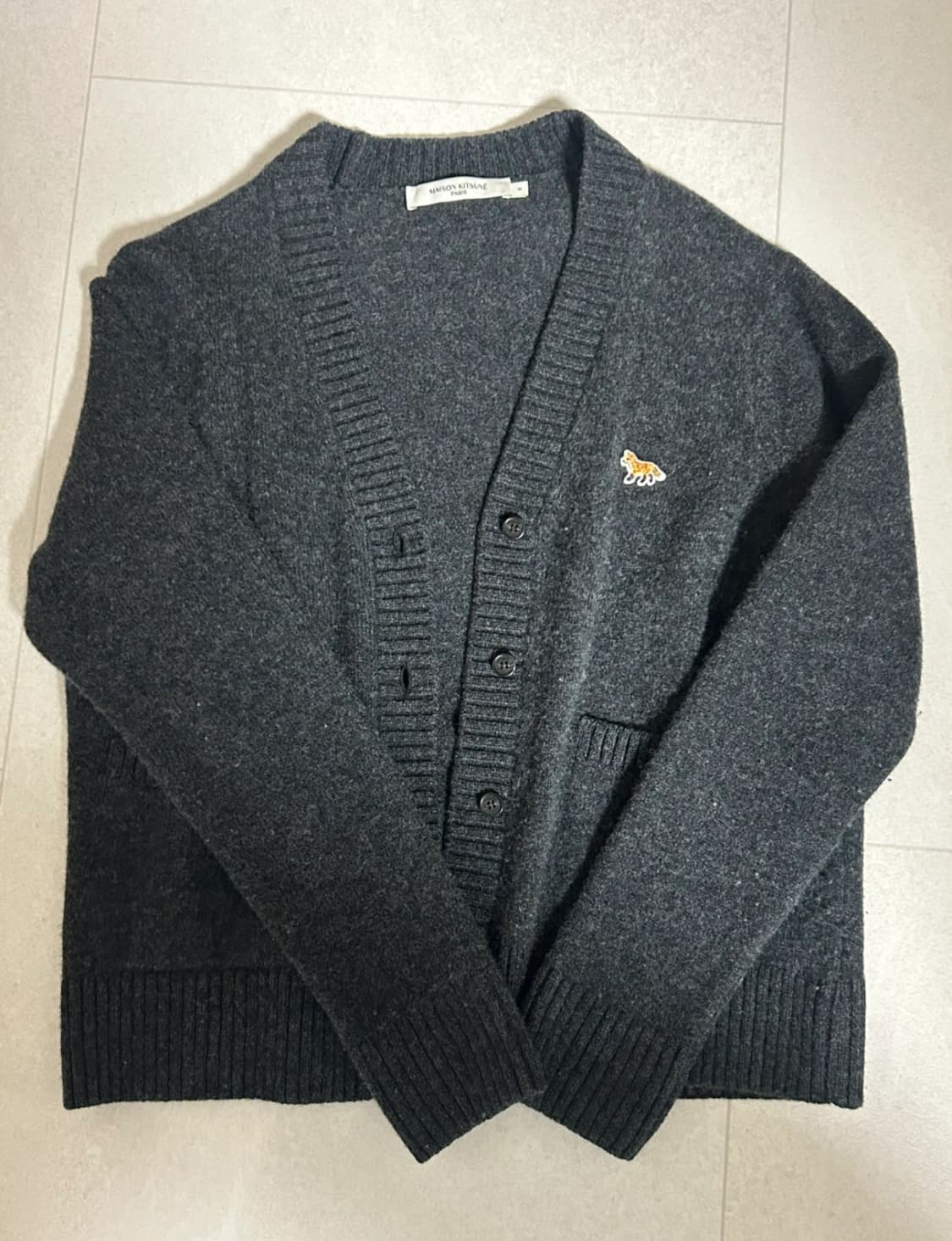 메종키츠네 베이비 폭스 울 V넥 여성 가디건 상품이미지1