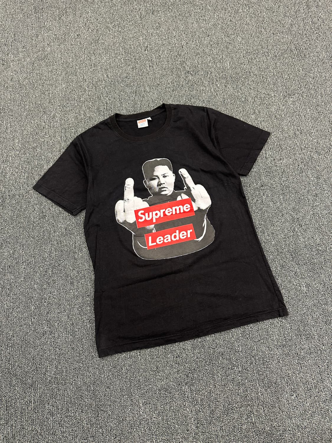 M) Supreme Leader 김정은 프린팅 블랙 반팔티 상품이미지1
