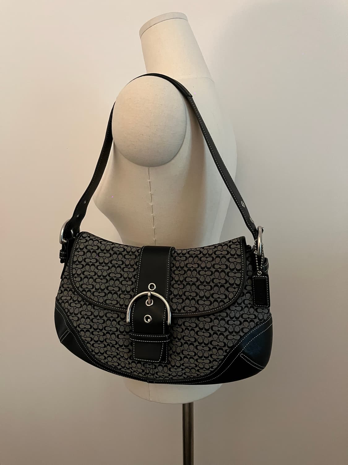 Coach Black Basic Shoulder Bag 상품이미지3