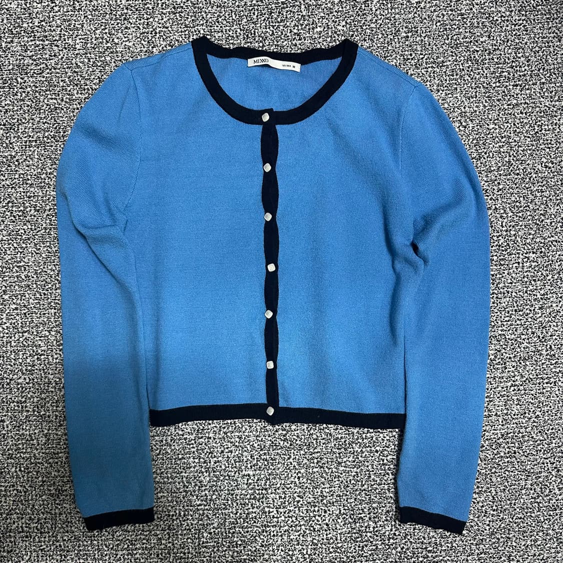 (M) 미쏘 MIXXO 배색 크롭 블루 가디건 상품이미지1