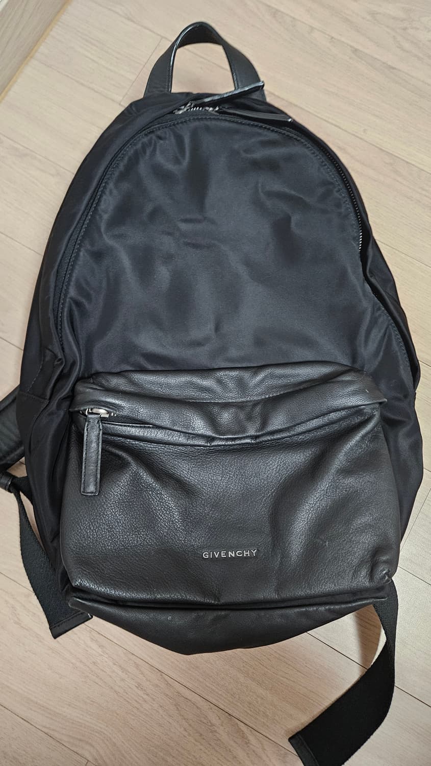 지방시 스터드 백팩 상품이미지1