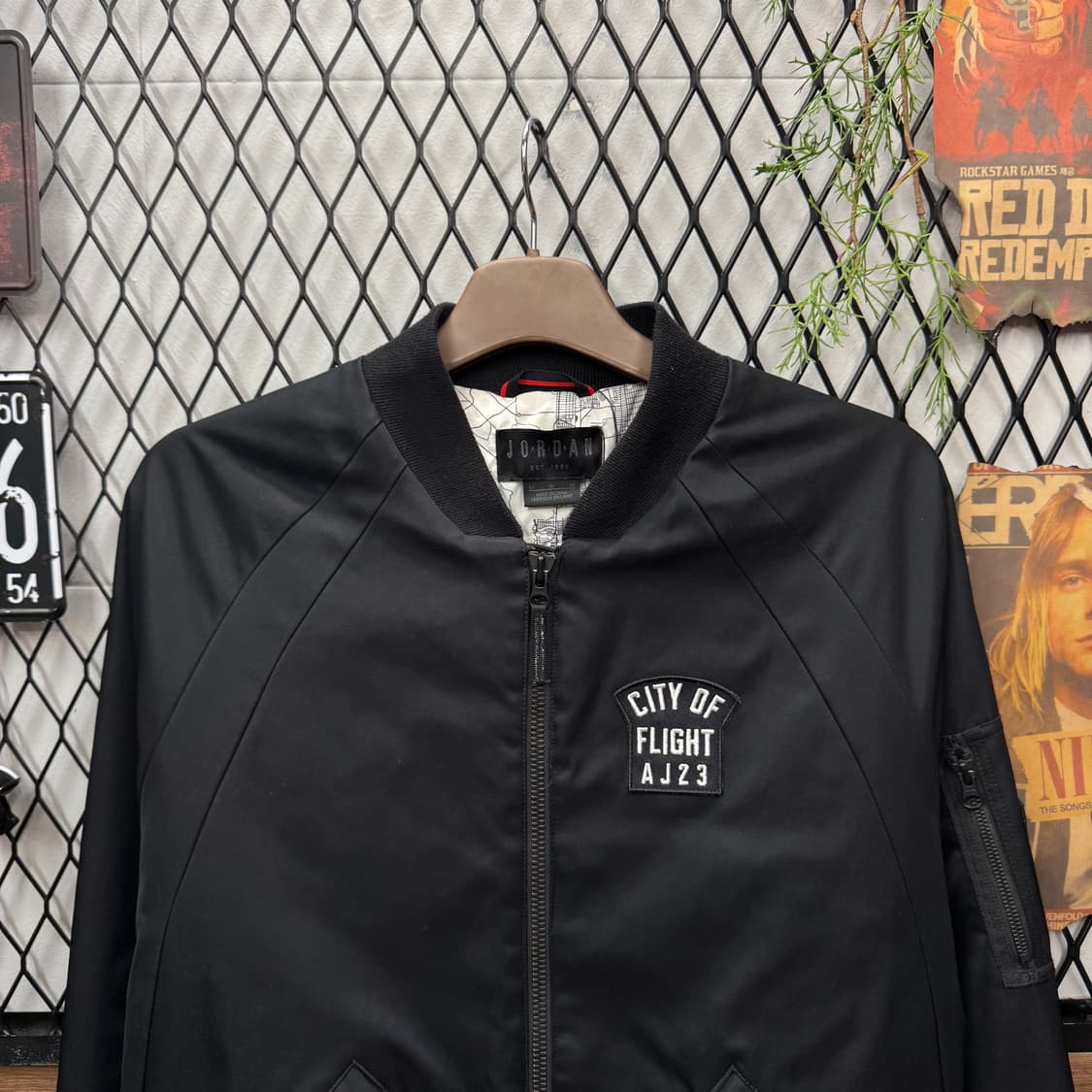 에어조던 MA-1 나일론 플라이트 점퍼 후면 자수 레터링 포인트 블랙 상품이미지3