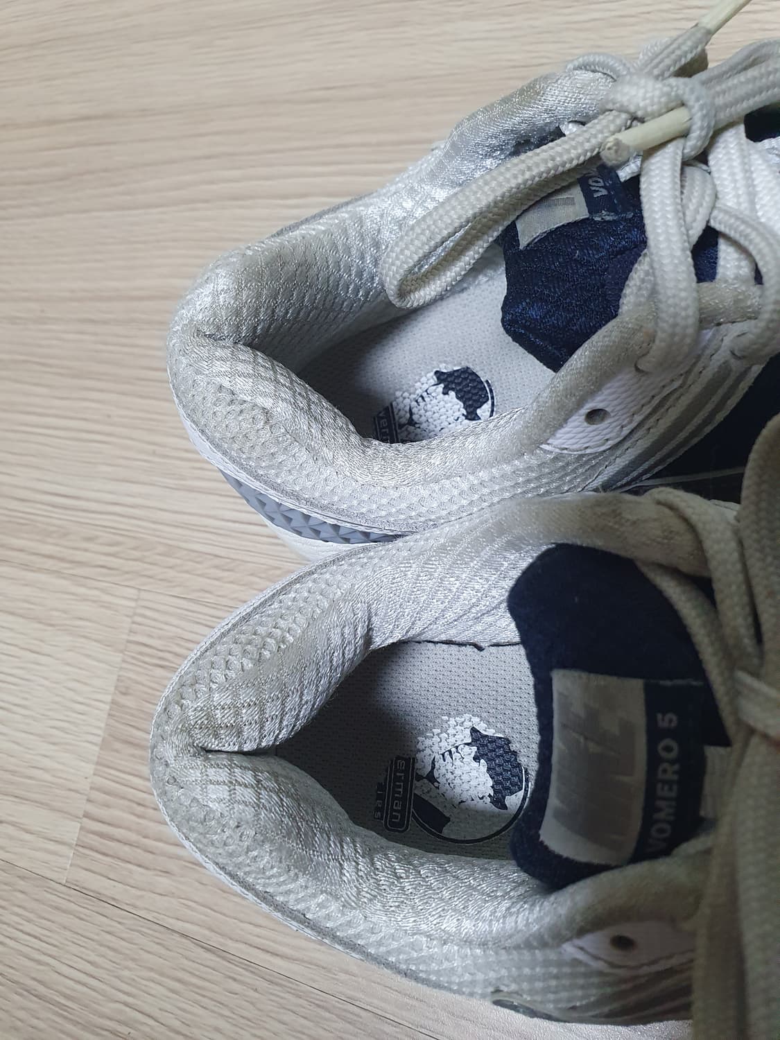 나이키 줌 보메로5 운동화 235 상품이미지8