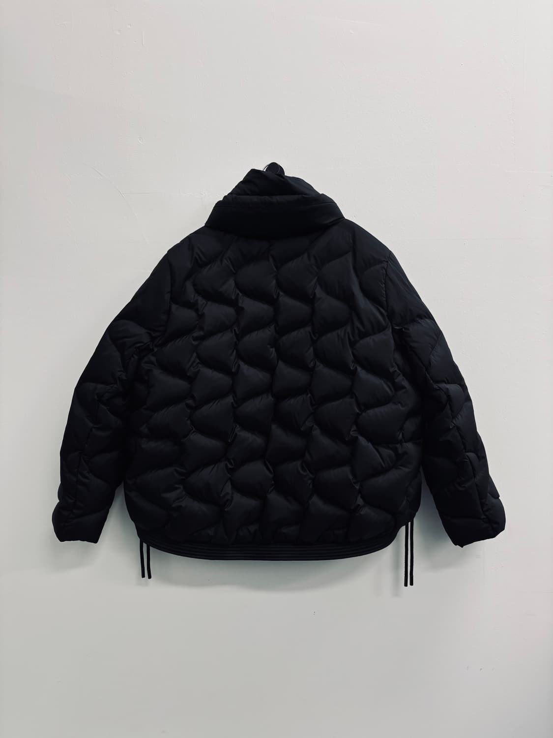 ANNA SUI(안나수이) 웨이브 퀼팅 하이넥 다운 자켓 상품이미지2