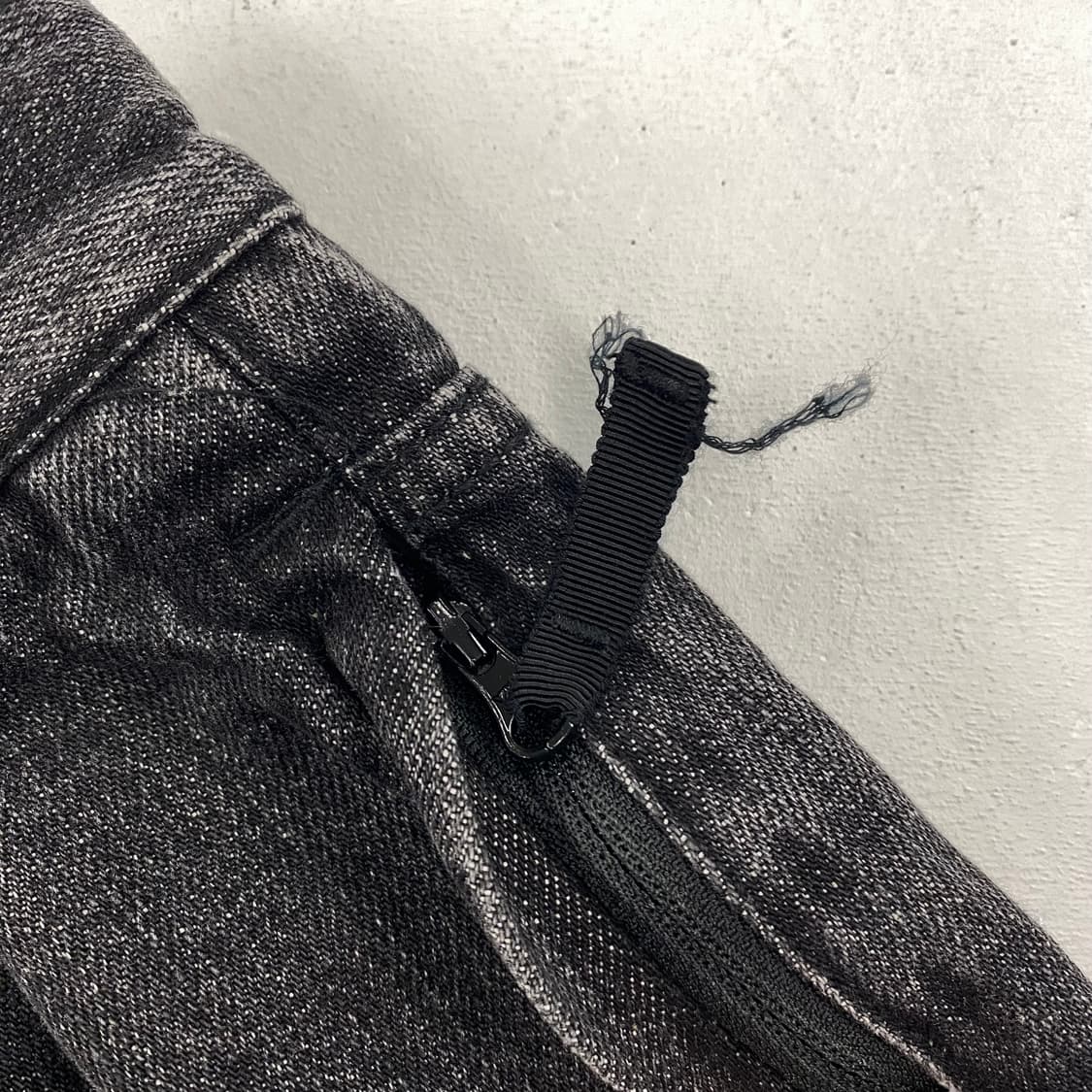 빔즈 블랙 디테일 루즈핏 데님 진 (32) 상품이미지6