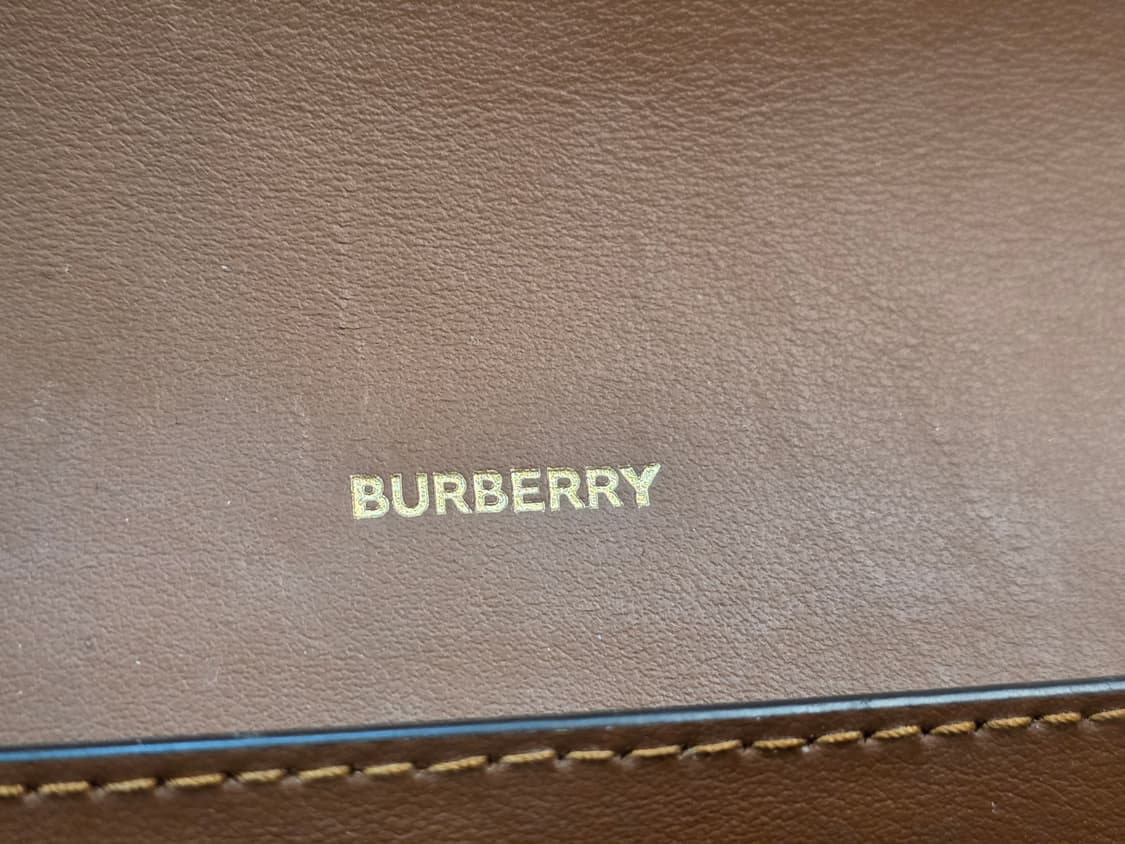 버버리Burberry의 아이콘 스트라이프 월렛 온 크로스바디 백 상품이미지3