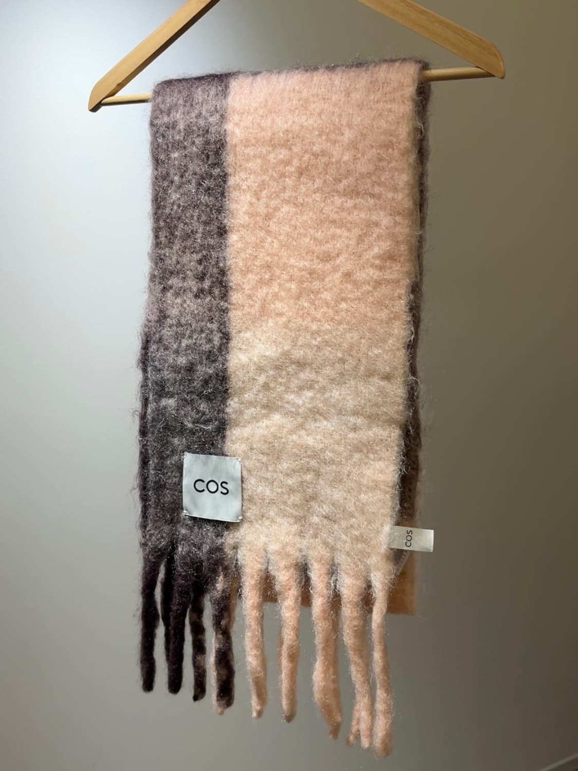 COS 코스 프린지 브러쉬드 모헤어 머플러 [핑크/버건디] 상품이미지3