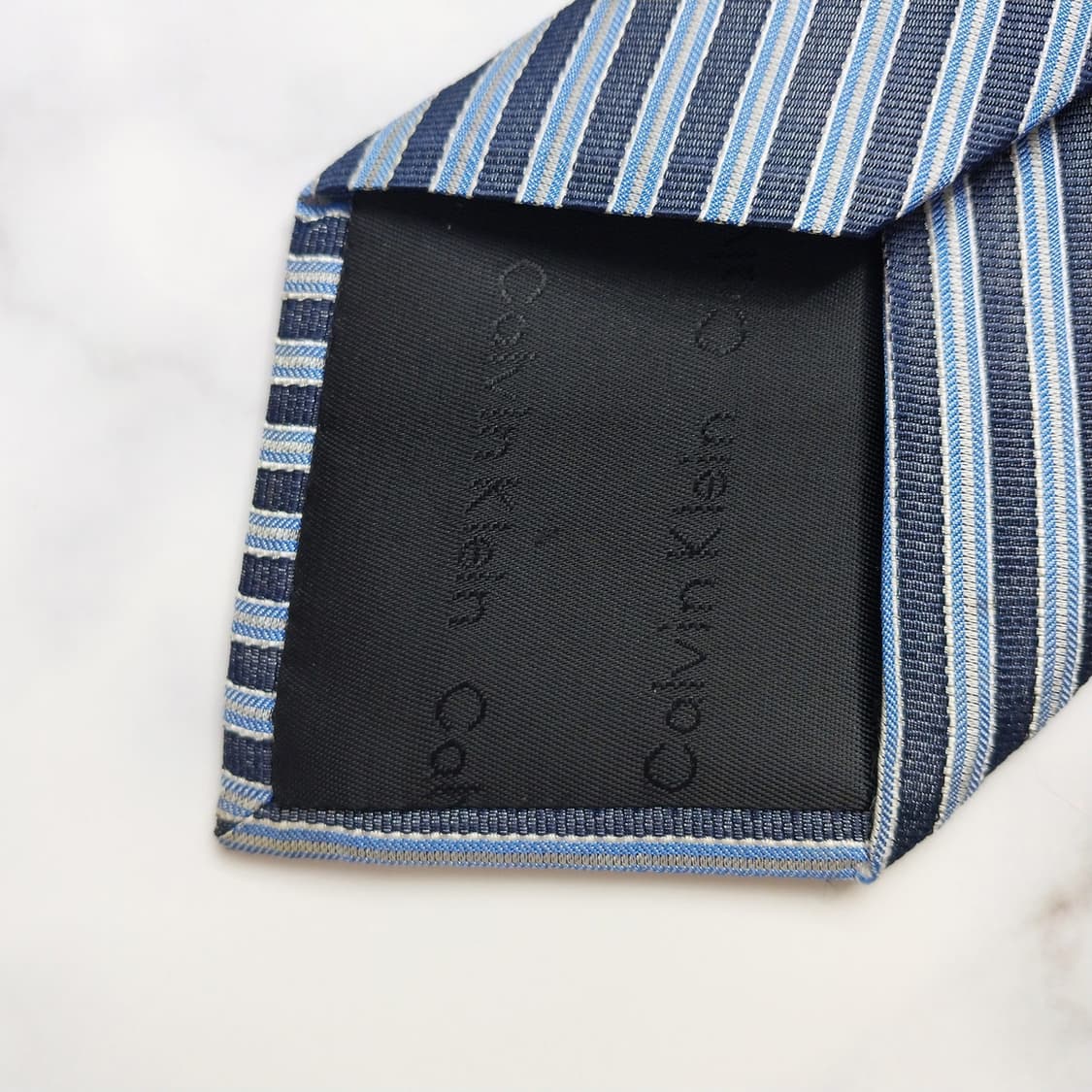 켈빈클라인 네이비 스트라이프 넥타이 8cm 슬림 B등급 K881
 상품이미지5