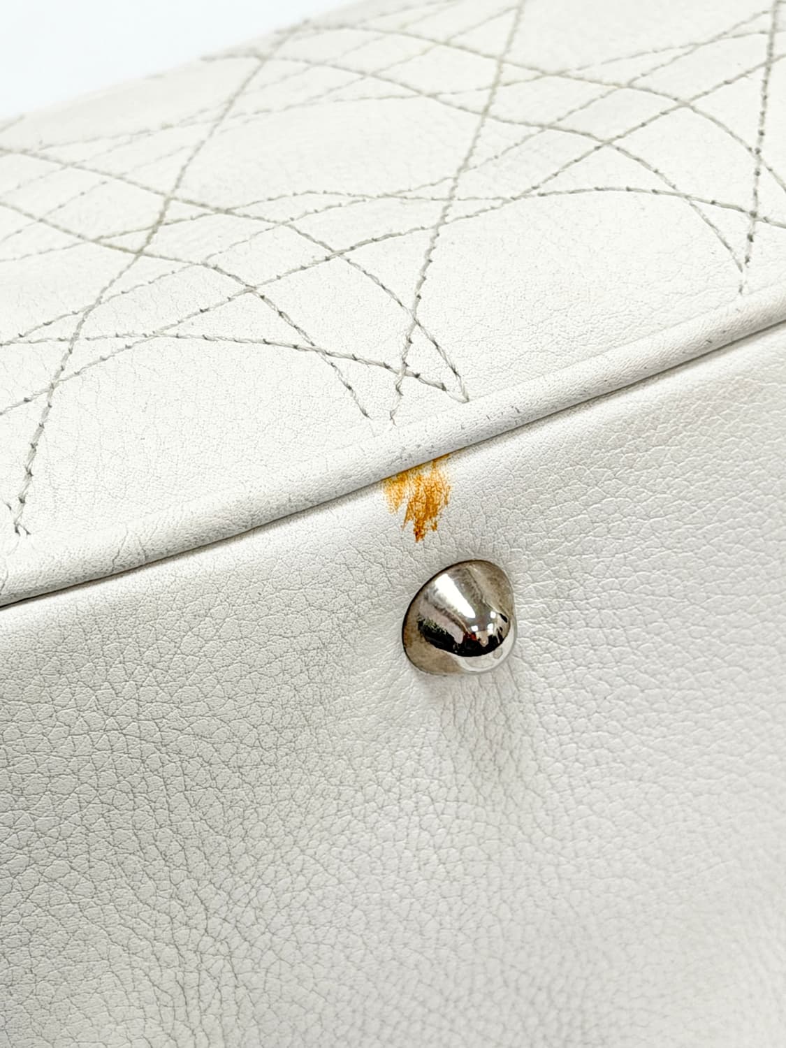 디올 까나쥬 퀼팅 레더 D 버클 미니 토트백 상품이미지9