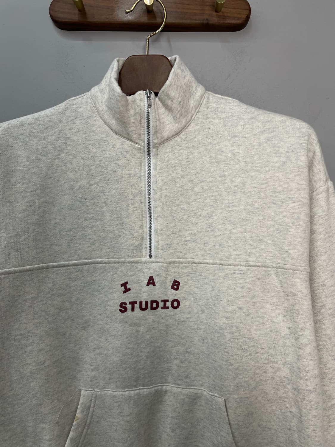 아이앱 스튜디오 오트밀 버건디 하프집업 H2000 상품이미지4