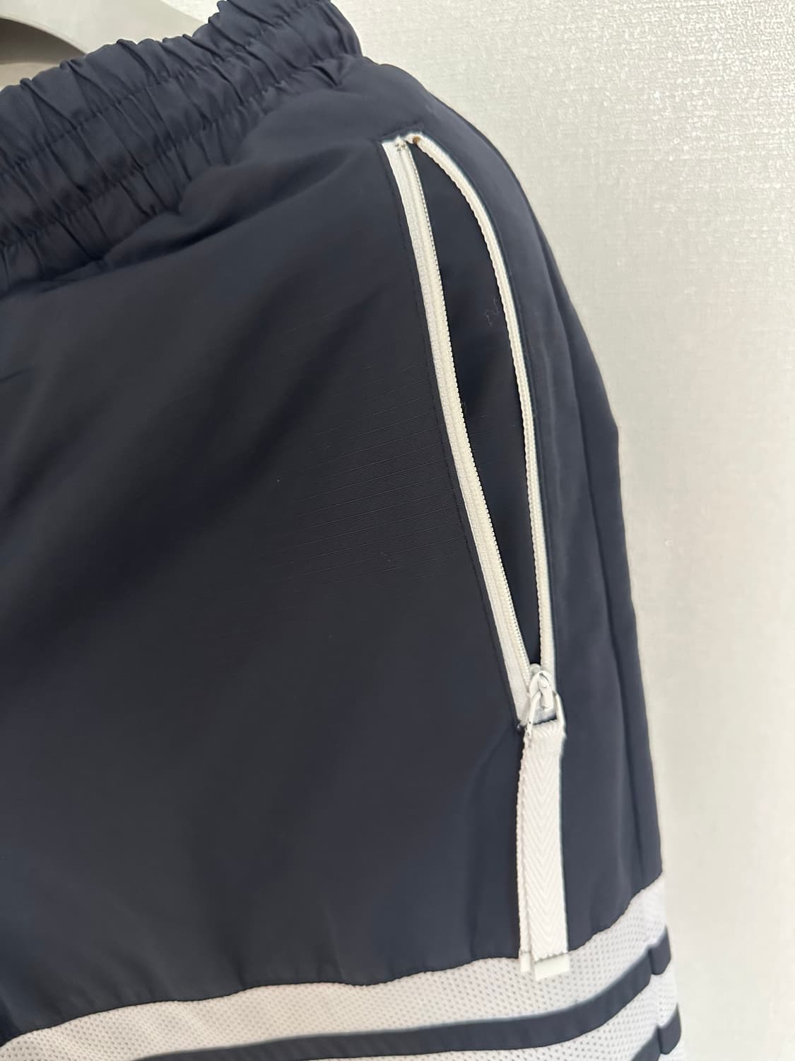 [1size] 톰브라운 백화점판 사선 립스탑 팬츠 네이비 상품이미지4
