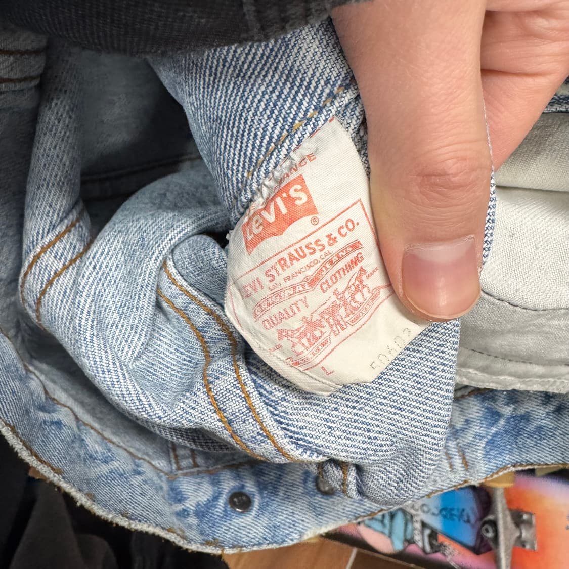 90s 리바이스 데님 트러커 자켓 전면 투포켓 디테일 연청 상품이미지7