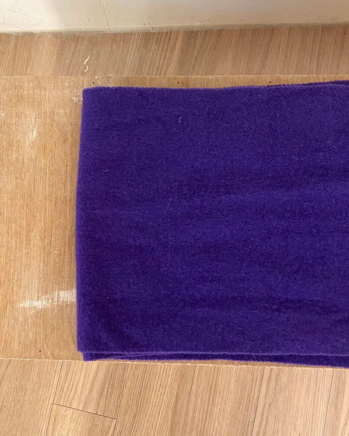 비비안 웨스트우드 퍼플 엠브로이더드 로고 머플러 상품이미지3