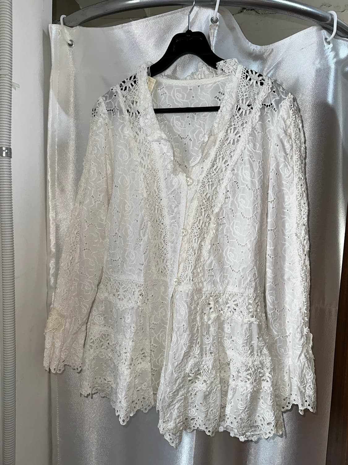 로맨틱 펀칭 레이스 블라우스 상품이미지1