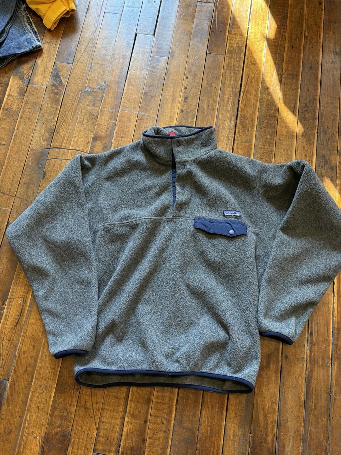 20s 파타고니아 신칠라 스냅-T 그레이/네이비 상품이미지1