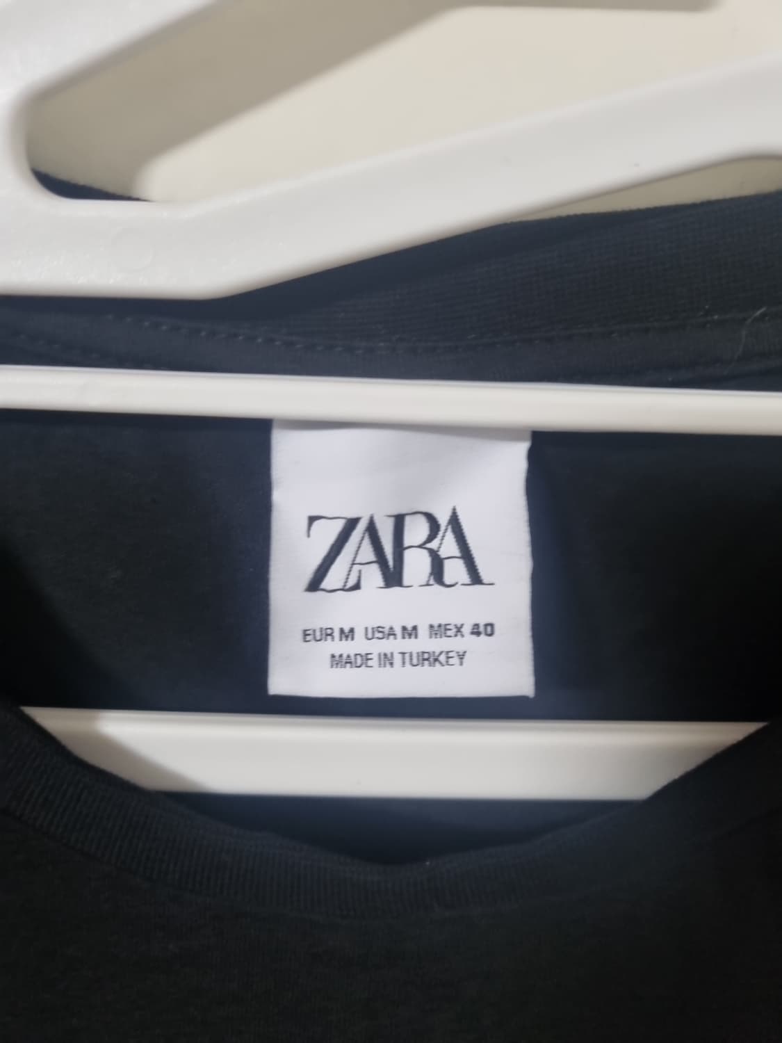 ZARA 블랙 반팔티 레터링 M 상품이미지6