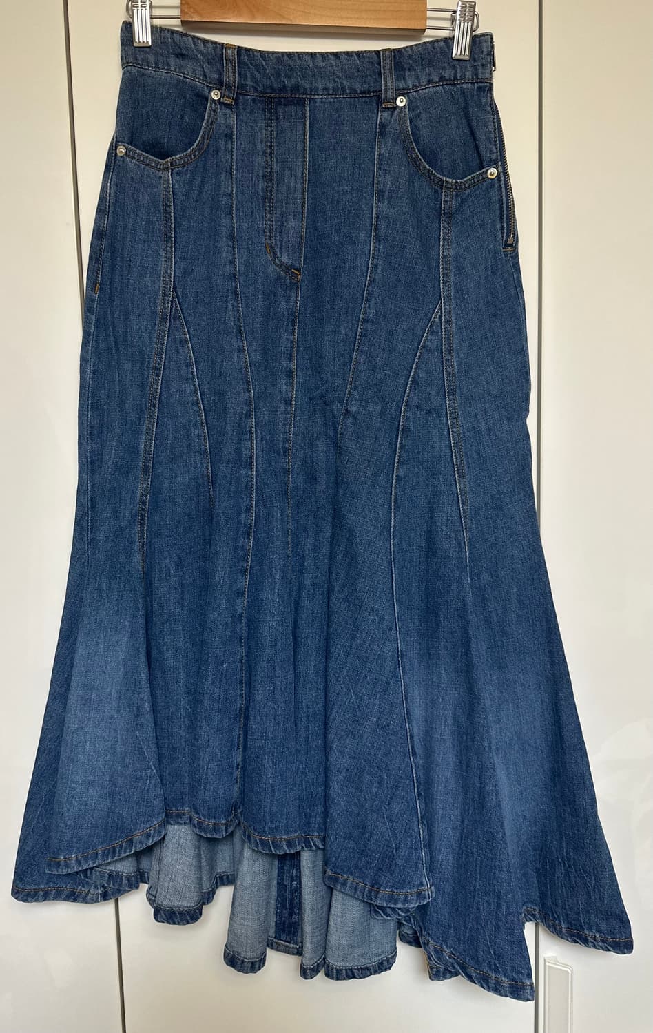 한섬시스템 청 데님 언발란스 훌 스커트 상품이미지3