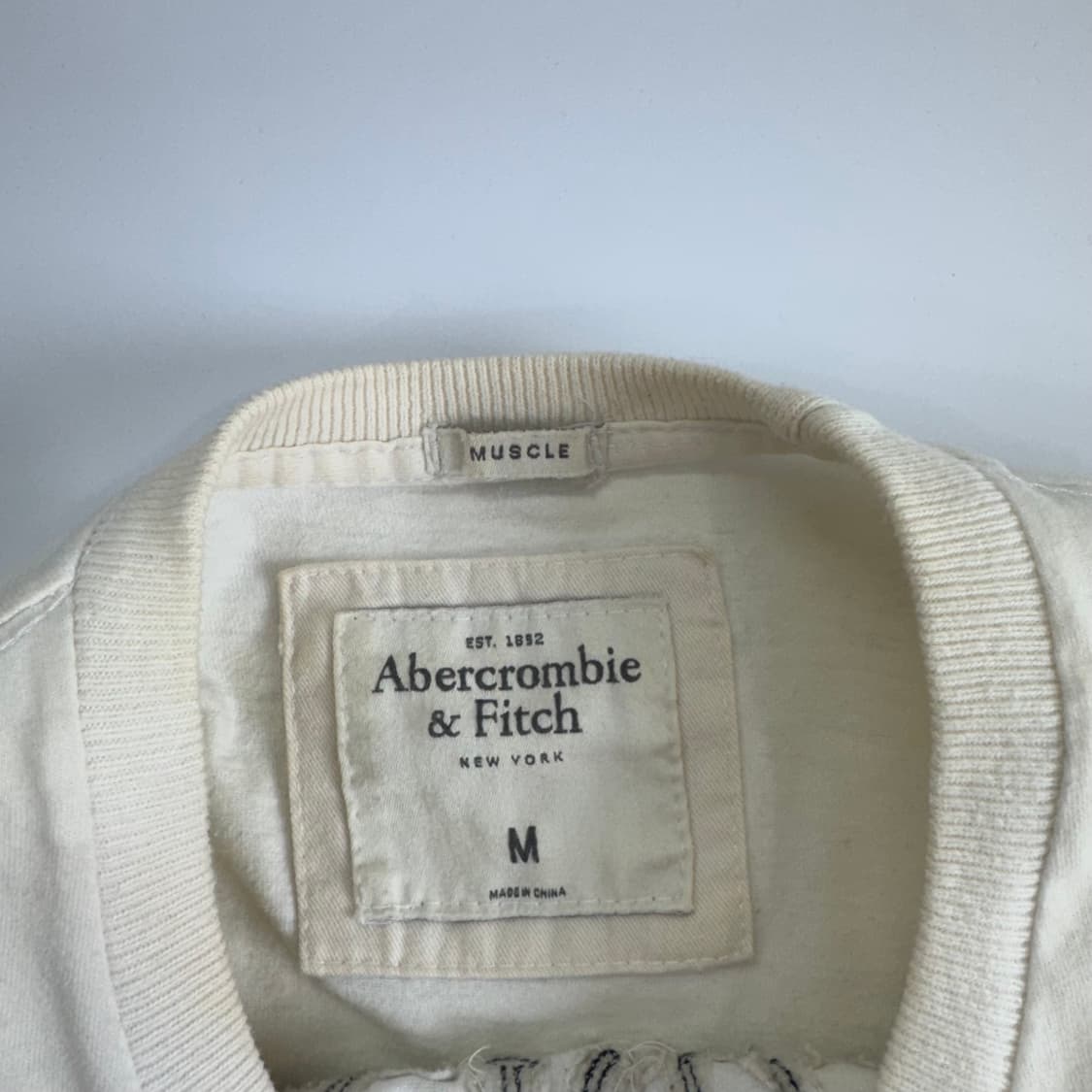 Abercrombie 아베크롬비 아치 로고 아이보리 반팔 상품이미지5