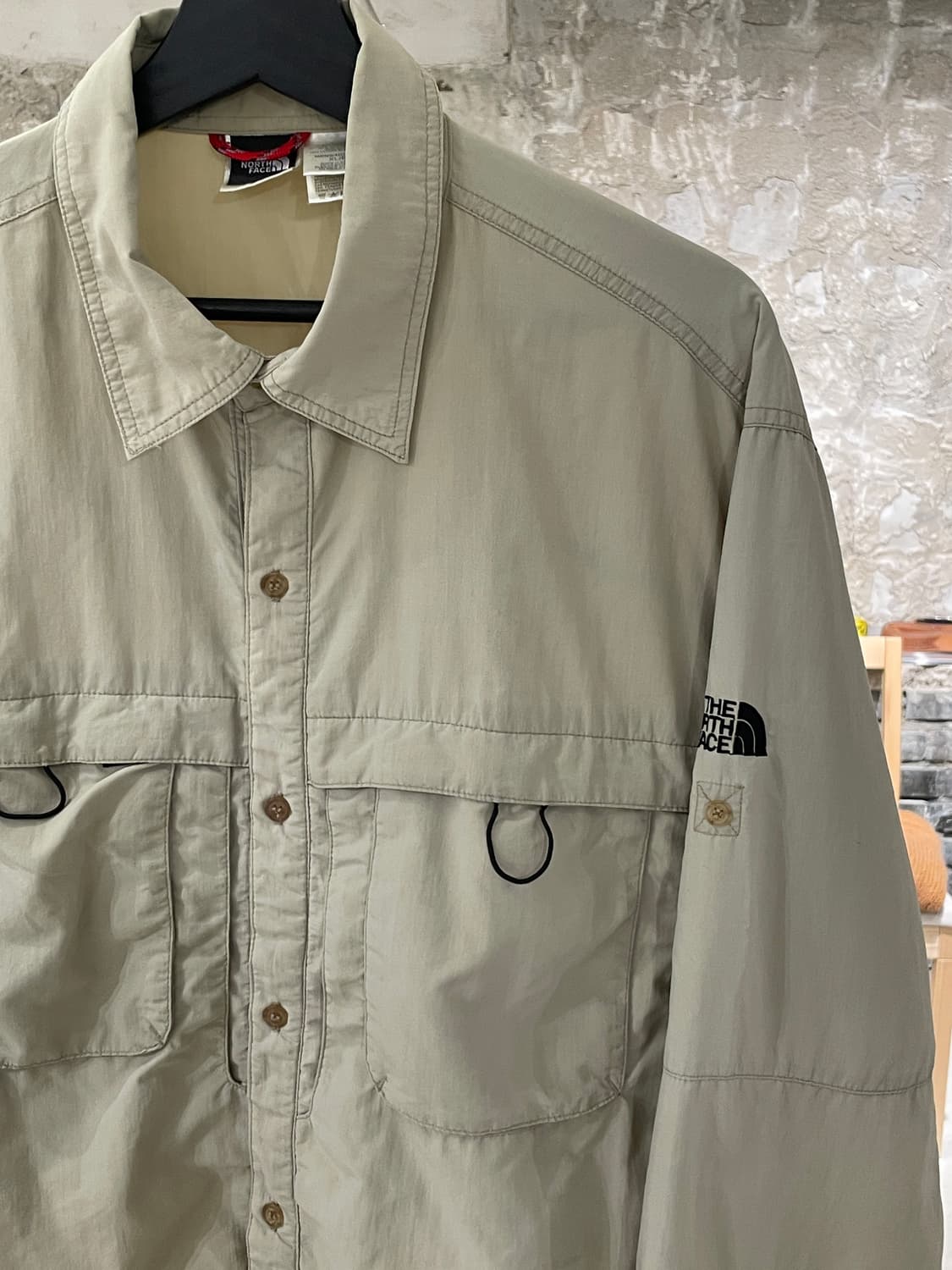 노스페이스 베이지 벨크로 포켓 폴리에스터 셔츠 상품이미지3