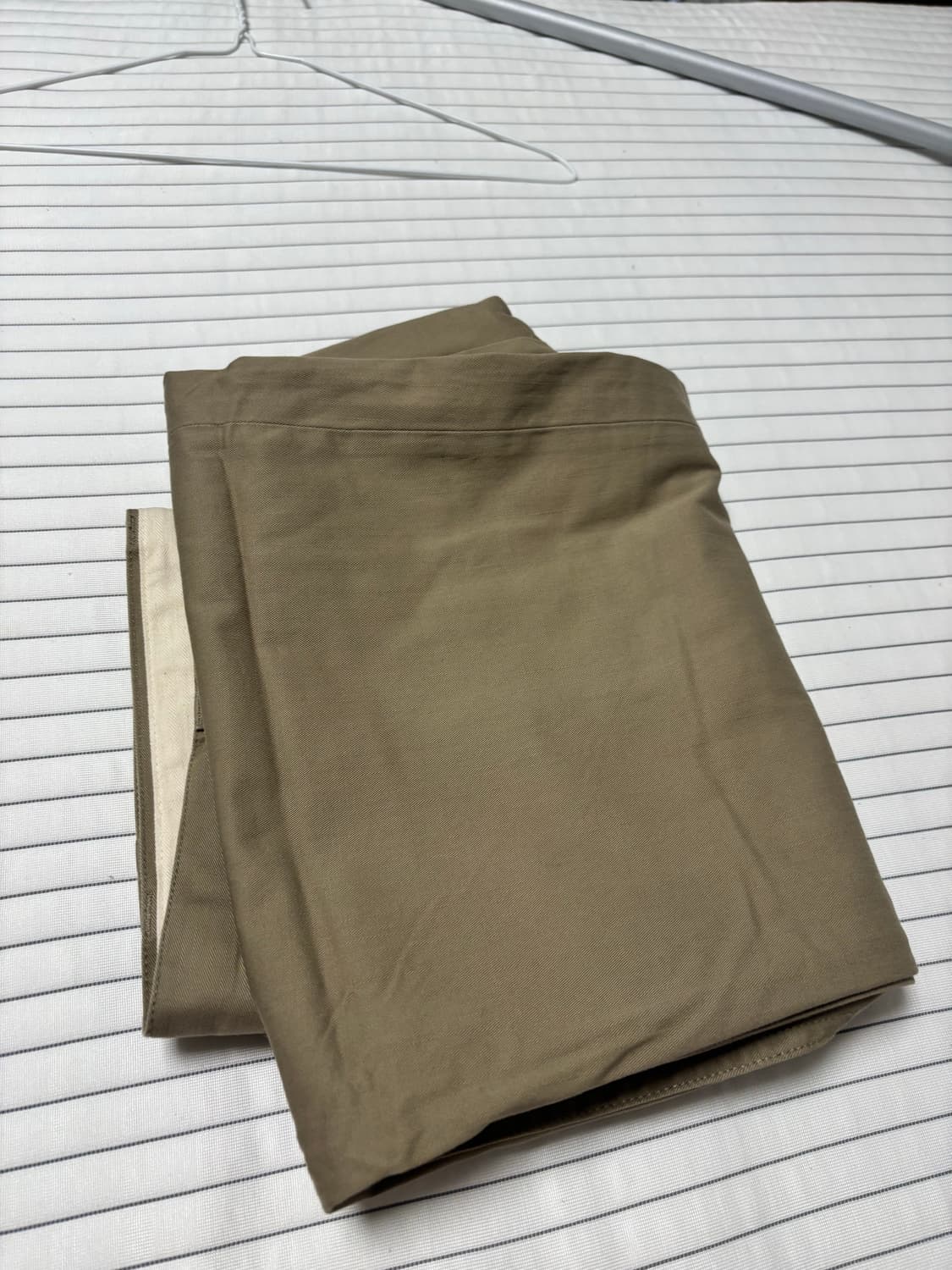 유니클로 jw앤더슨 턱와이드치노팬츠 32사이즈(새상품) 상품이미지4