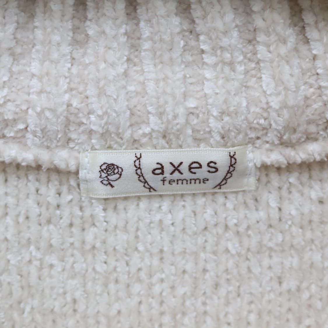 엑시즈팜 베이지 진주 터틀넥 니트 60753 상품이미지6