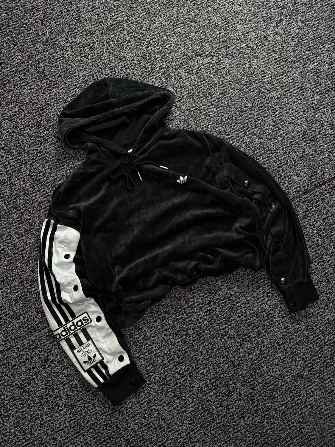 아디다스 사이드 스냅 버튼 벨벳 크롭 트랙 후드 1602 상품이미지1