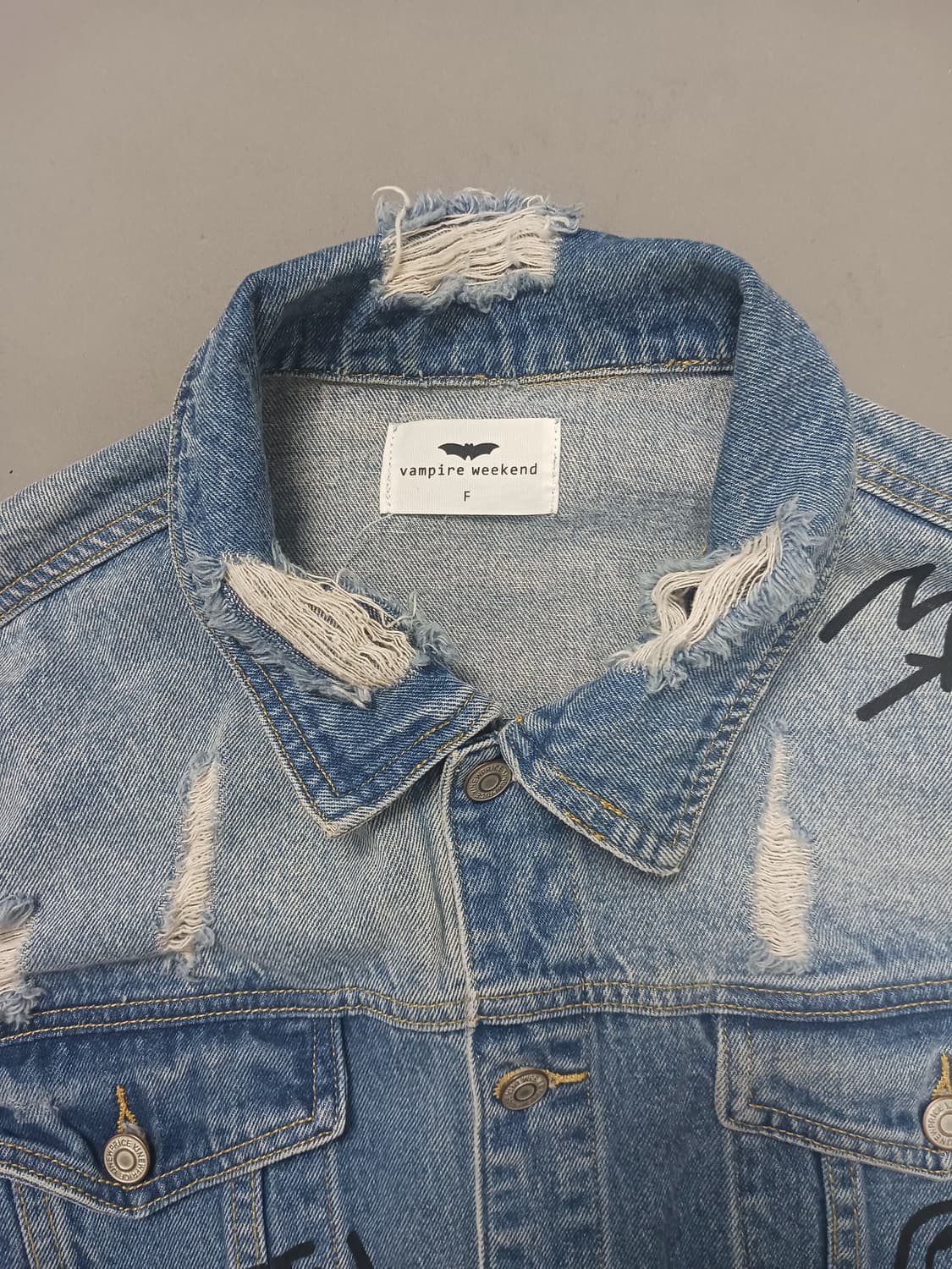 [F] 뱀파이어위켄드 그래피티 워싱 데님 트러커 자켓 상품이미지2