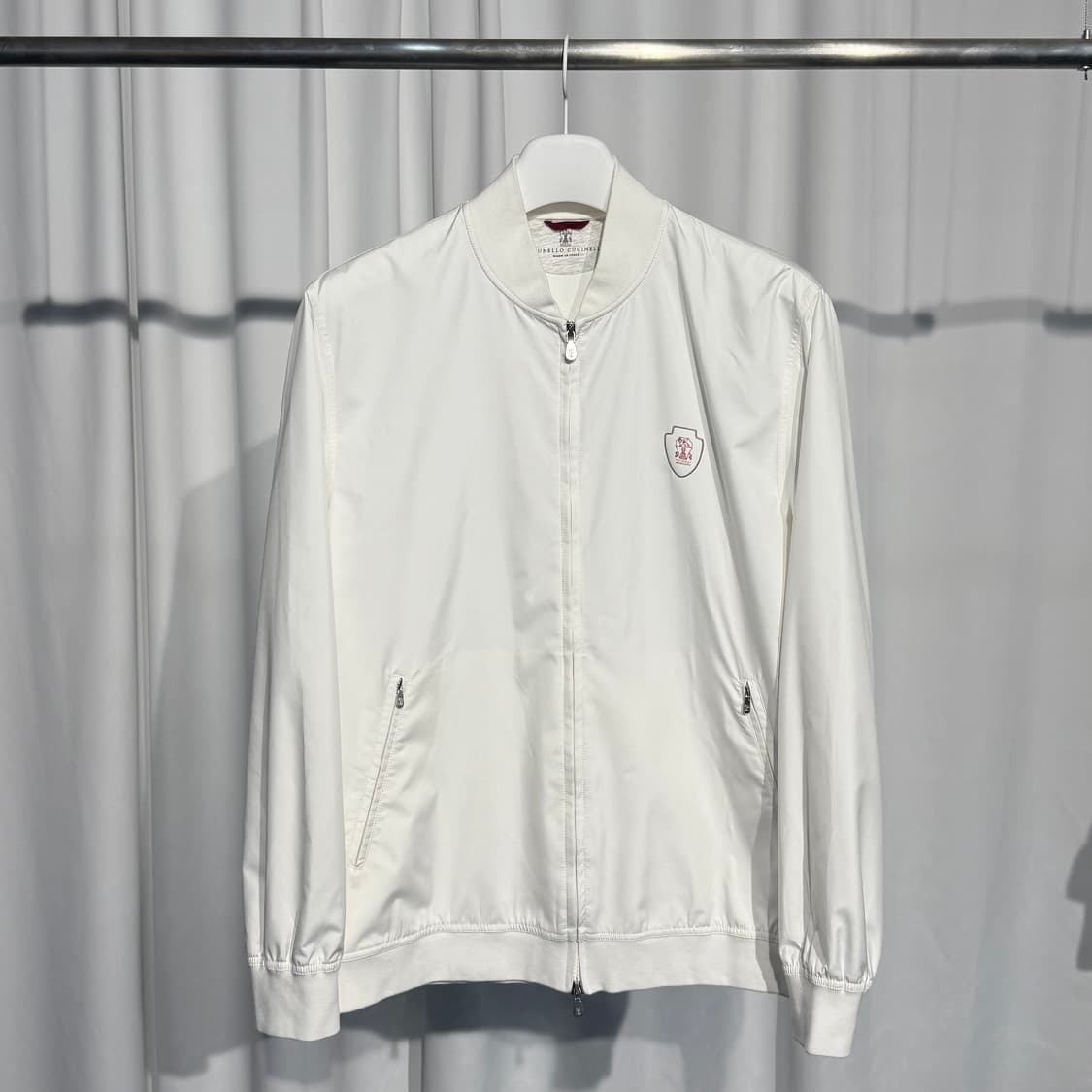 (XL) 브루넬로 쿠치넬리 25FW 엠블럼 로고 집업 블루종 자켓 상품이미지1