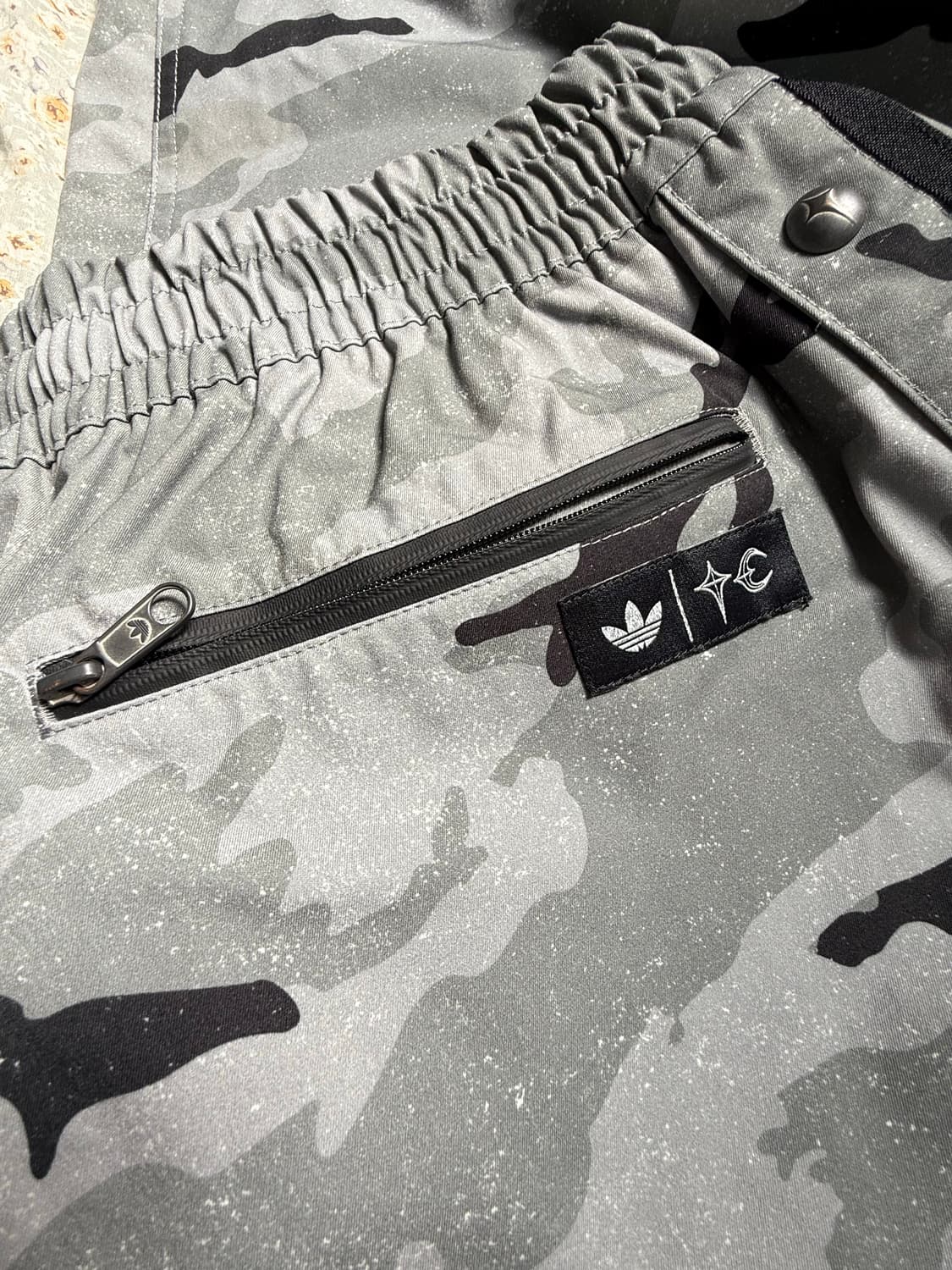 (L)떠그클럽 아디다스 콜라보 트랙 팬츠 급처합니다 상품이미지5