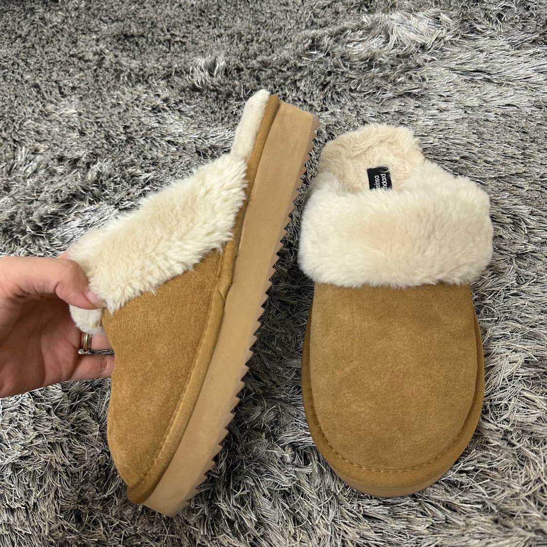 무신사스탠다드 여자 털신발 슬리퍼 카멜 250 (245) 상품이미지2