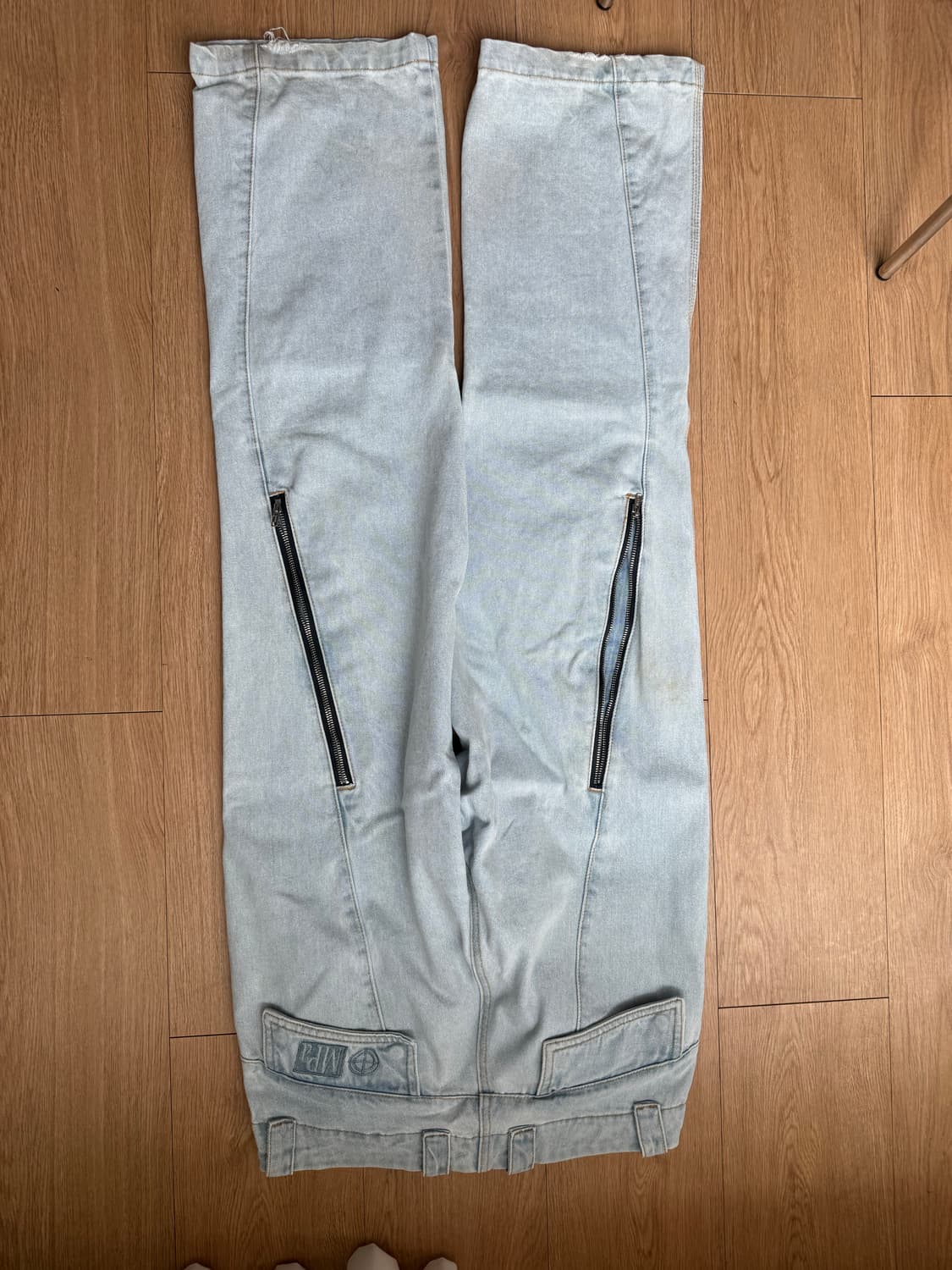 [L] 플라스틱프로덕트 웨이브 지퍼 데님 팬츠 (라이트 블루) 상품이미지9