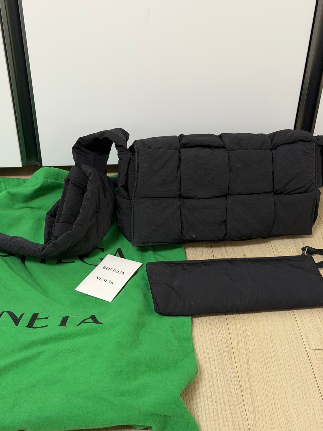 보테가베네타 패딩 테크 카세트백 상품이미지2