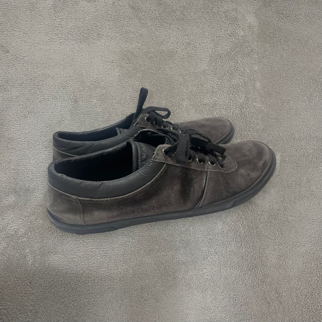 285)프라다 스웨이드 레더 스니커즈 신발 상품이미지3