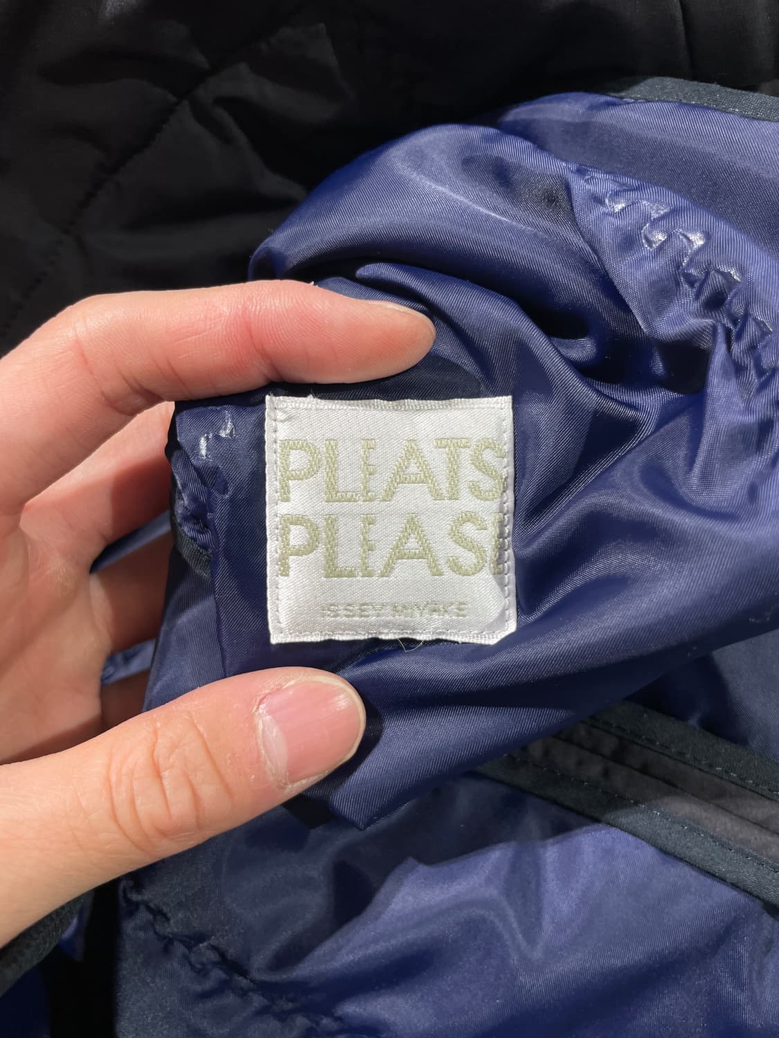 플리츠 플리즈 블랙 스냅 버튼 플리츠 슬리브 패디드 코트 상품이미지7