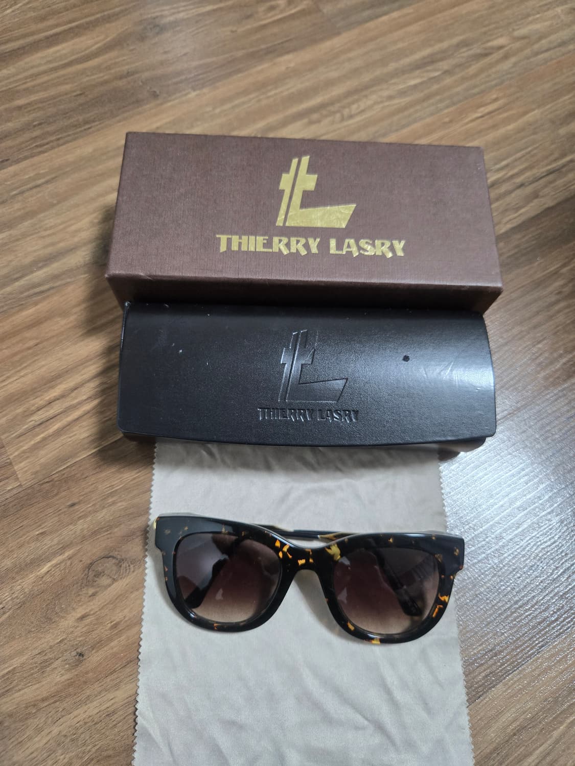 티에리 라스리 - SEXXXY 선글라스 상품이미지1