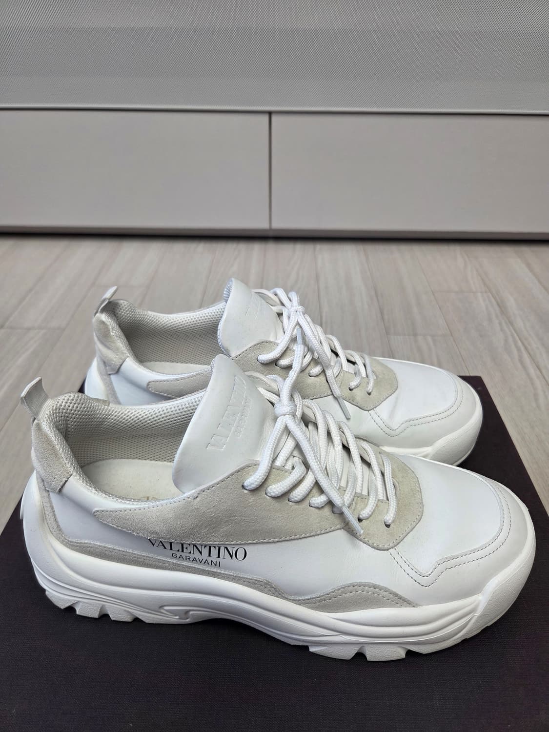 발렌티노 검보이 반시 화이트 스니커즈 상품이미지2