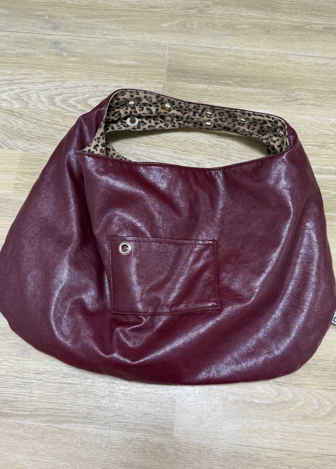 뎁크 아일렛 레더백 상품이미지3