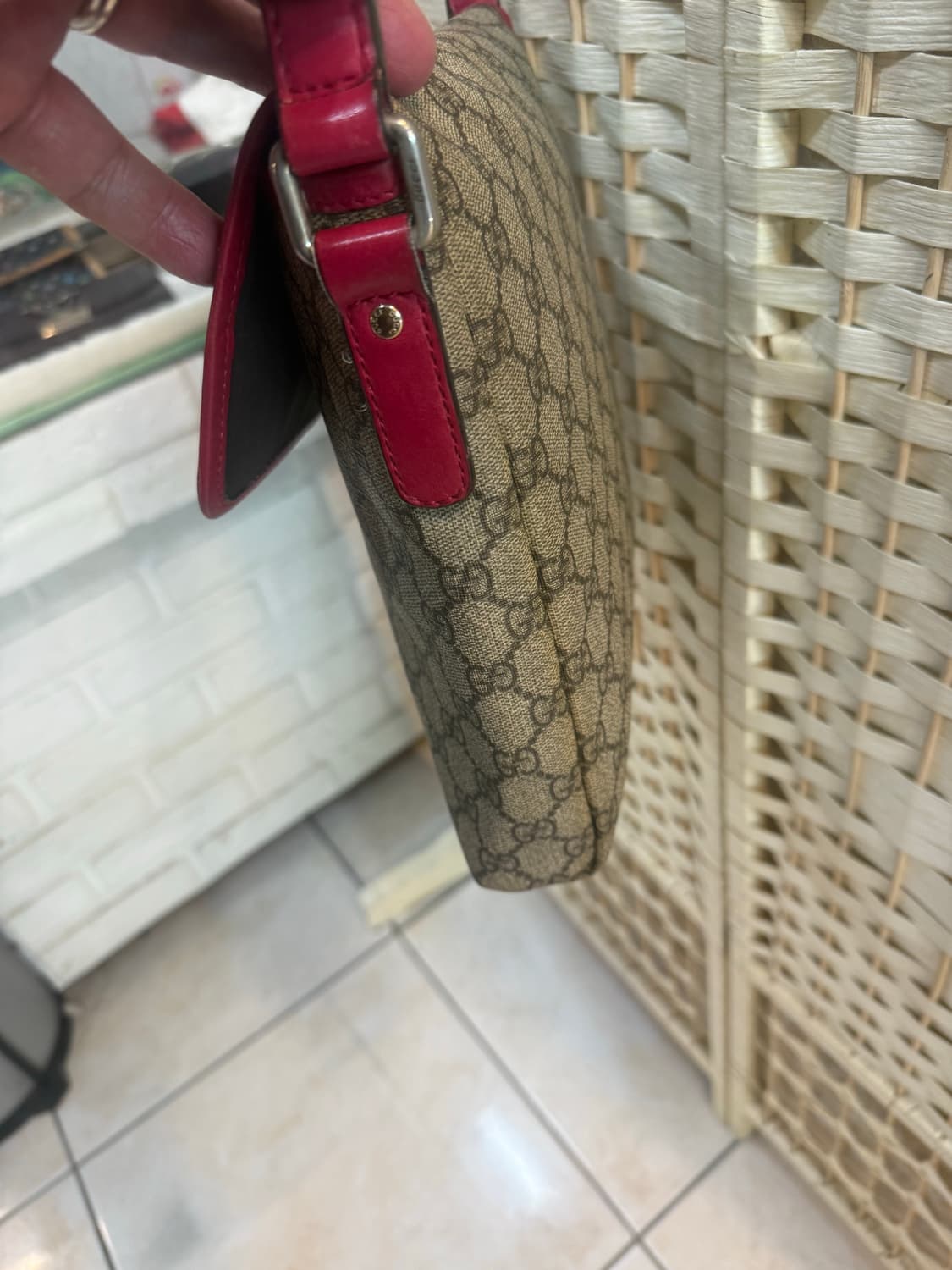 정품 구찌 GG 수프림 크로스백 팝니다 상품이미지4