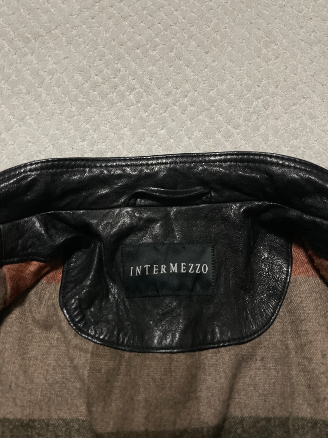 INTERMEZZO 인터메조 웨스턴 무드 램스킨 양가죽 절개 봄버 레더 상품이미지6