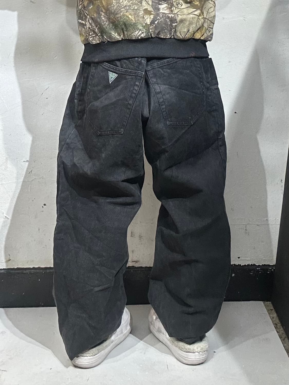 게스 흑청 와이드 커브드 데님 팬츠 청바지  상품이미지3