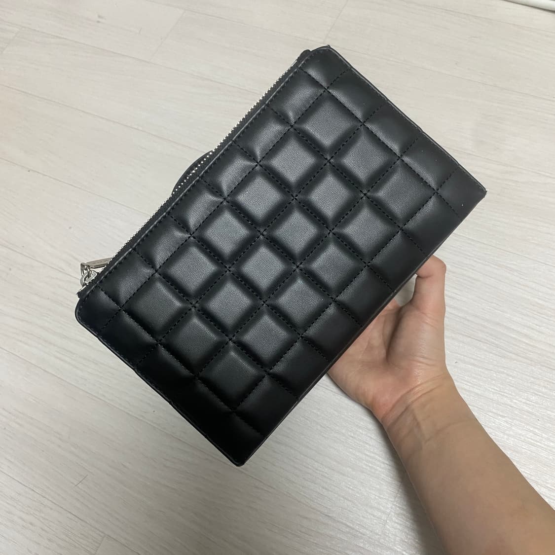 찰스앤키스 블랙 크로스백 상품이미지3