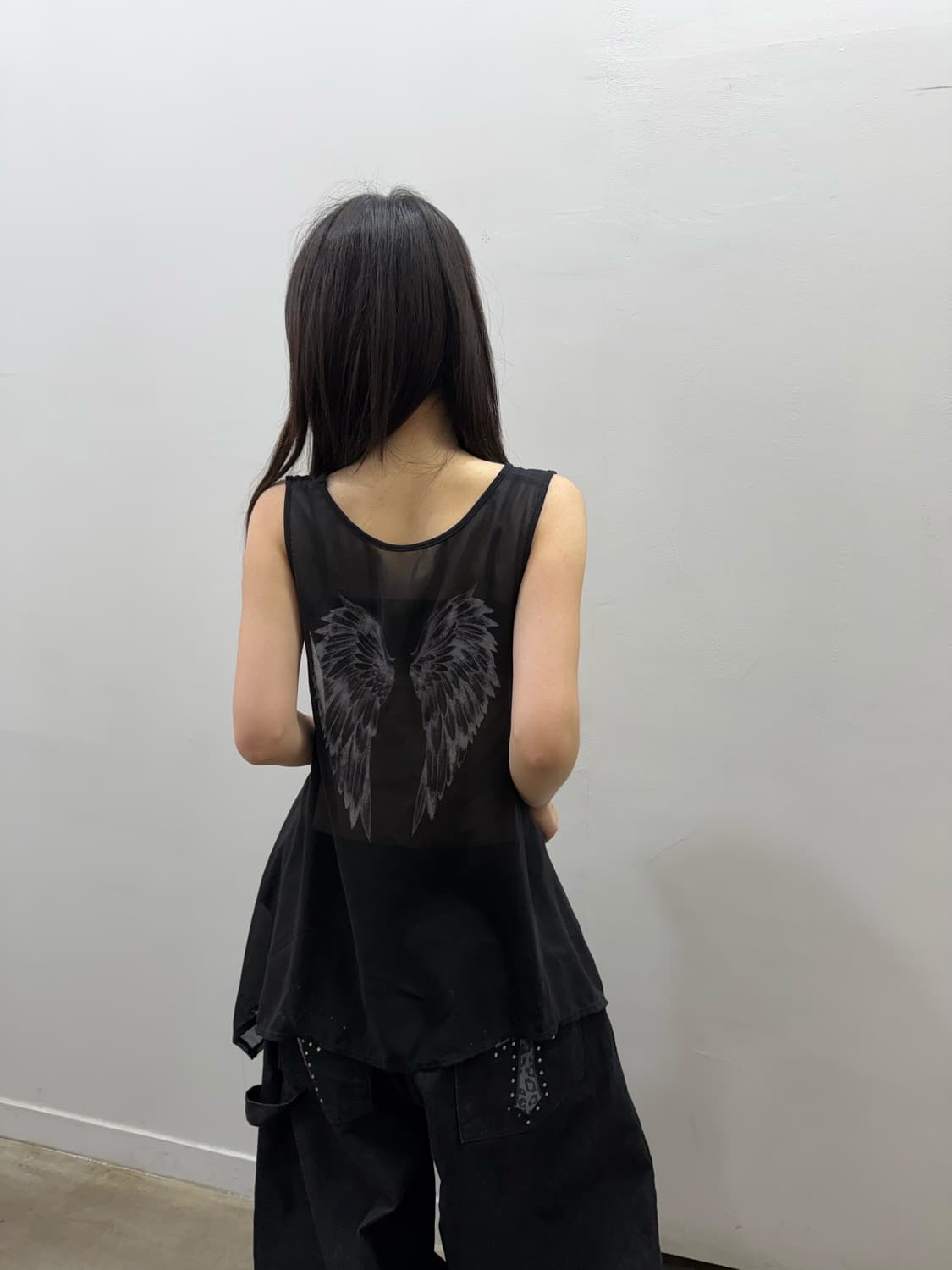 하프 시스루 그래픽 슬리브리스 상품이미지2