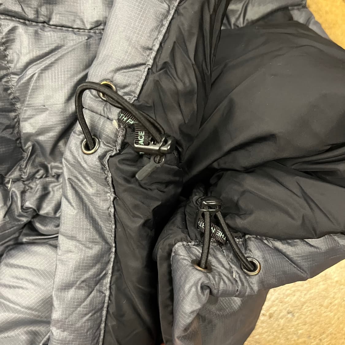 노스페이스 그레이 블랙 눕시 숏패딩 700 95 상품이미지8