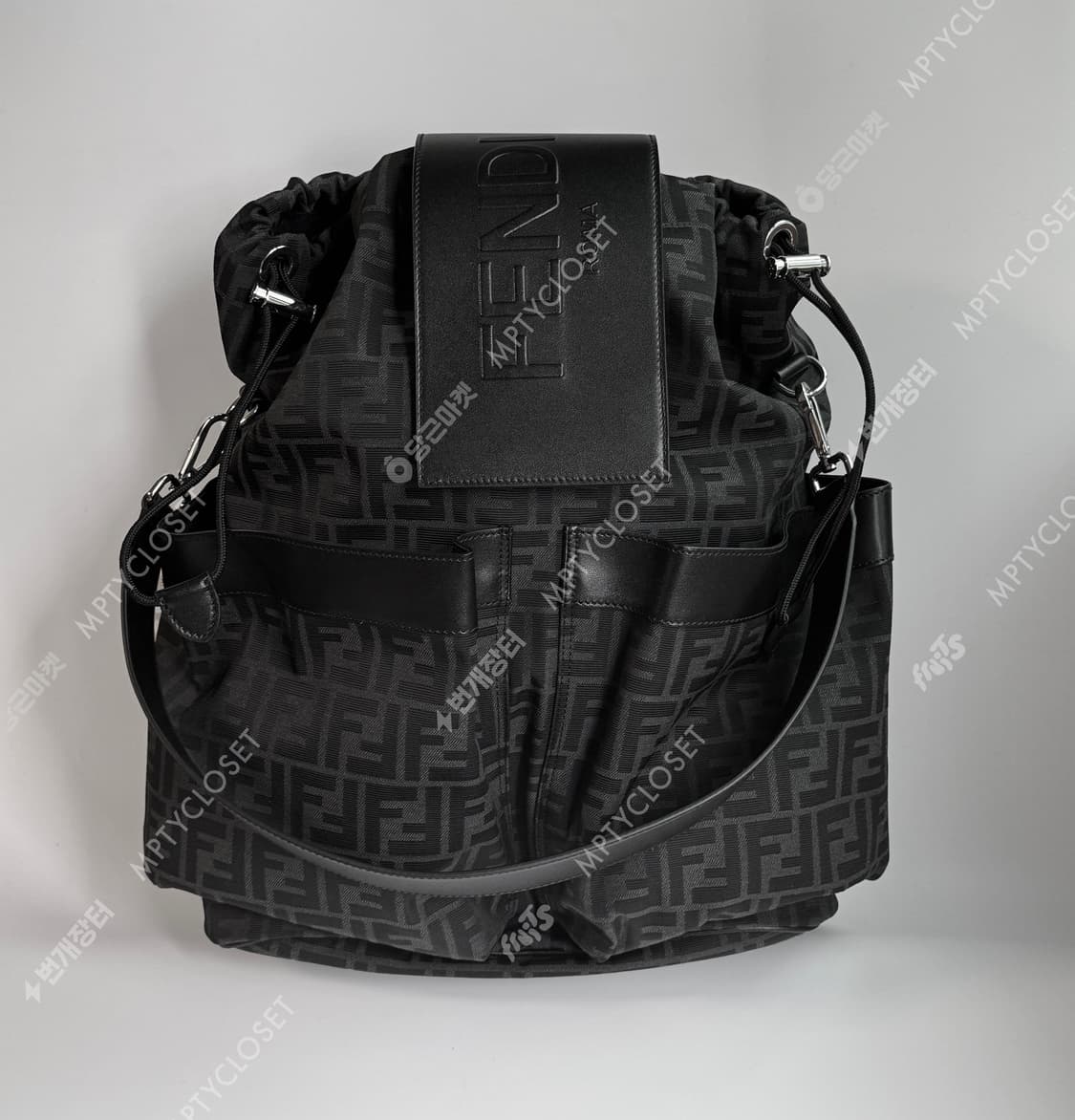 펜디 모노그램 스트라이크 백팩 라지 7VZ056 상품이미지1