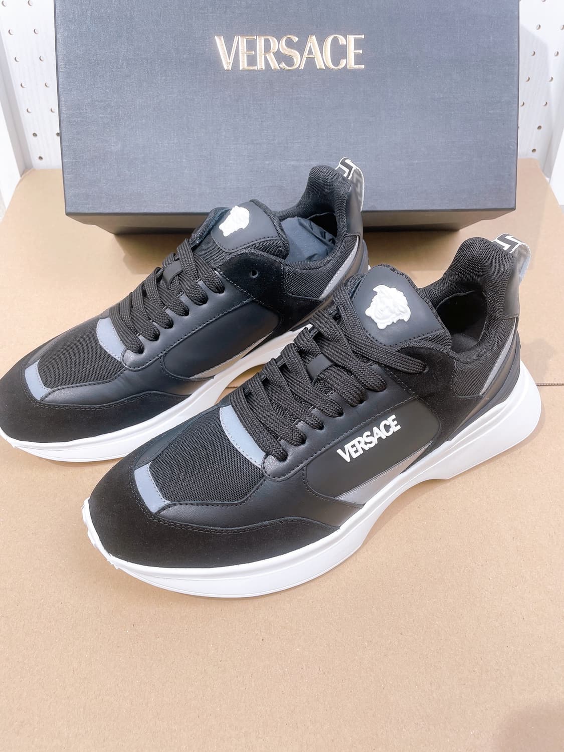 (정품/새상품) 베르사체 남성 블랙 화이트 메두사 스니커즈 상품이미지3