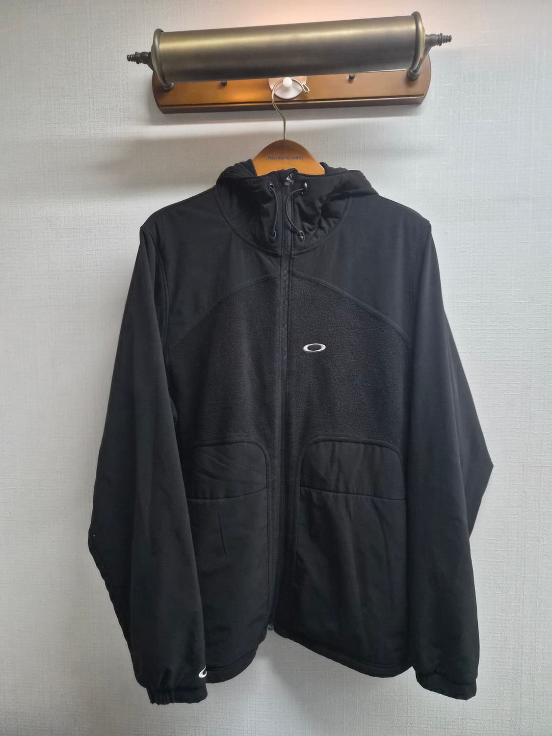 L/105) 오클리 스몰로고 플리스 점퍼 팝니다 상품이미지1