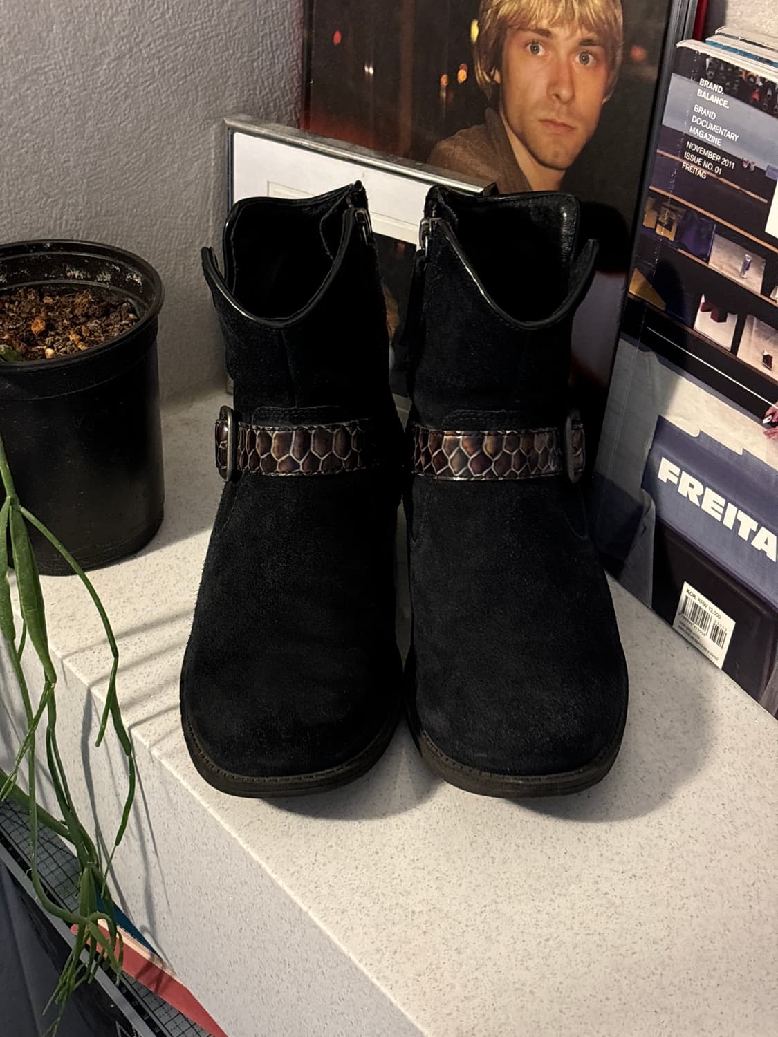 어그 스웨이드 버클 앵클 부츠 상품이미지3