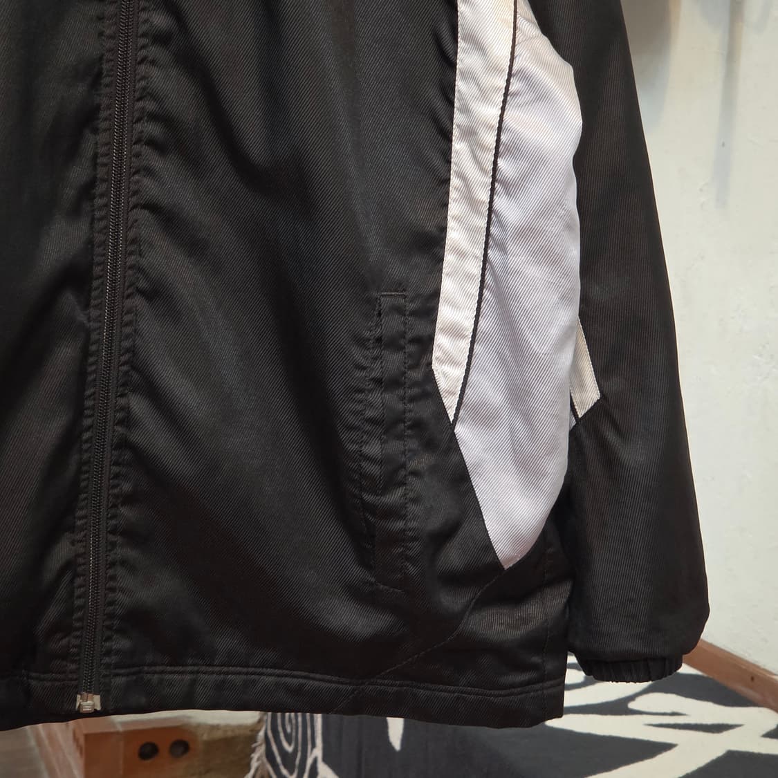 챔피온 일본판 블랙 실버 배색 바람막이 상품이미지5