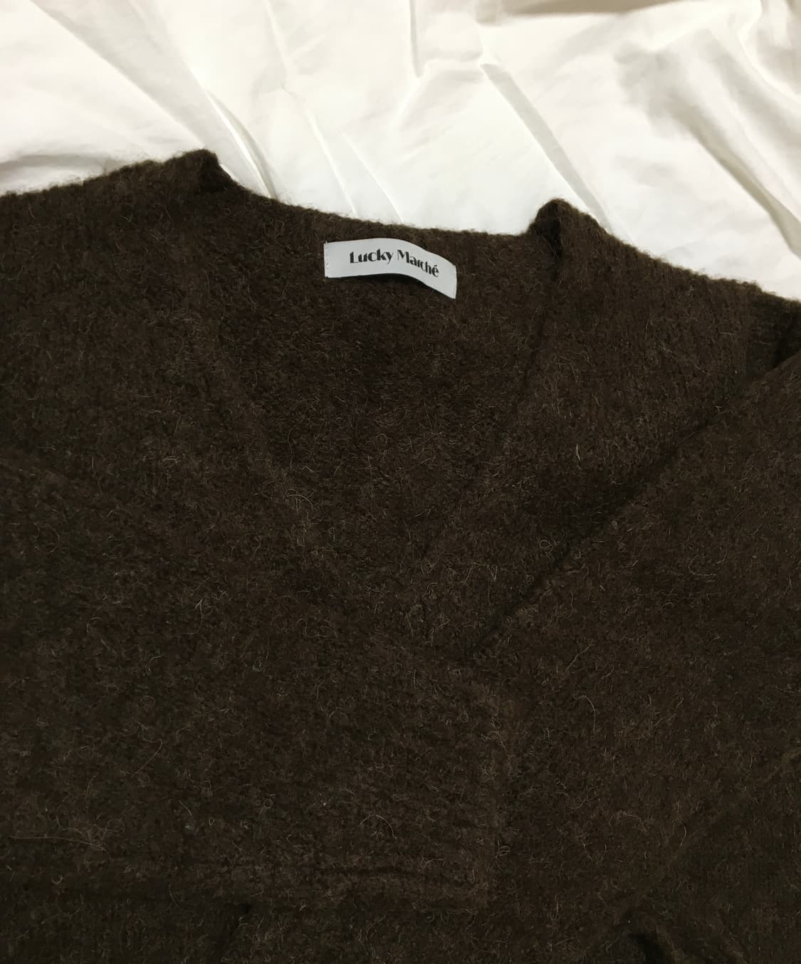 럭키마르쉐 브이넥 리본 풀오버 니트 브라운 상품이미지5