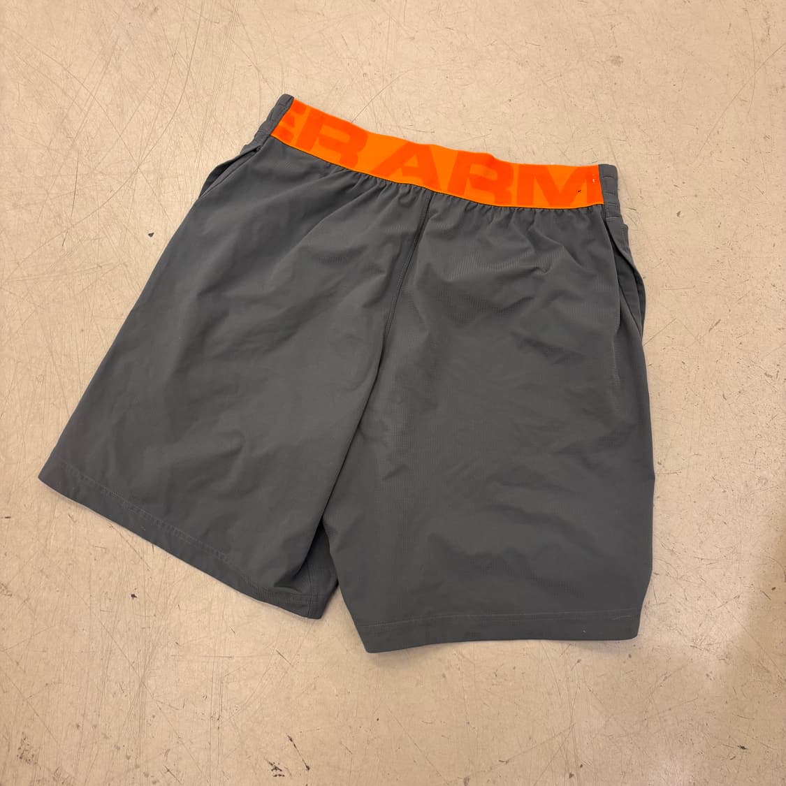 언더아머 배색 스포티 반바지 상품이미지3